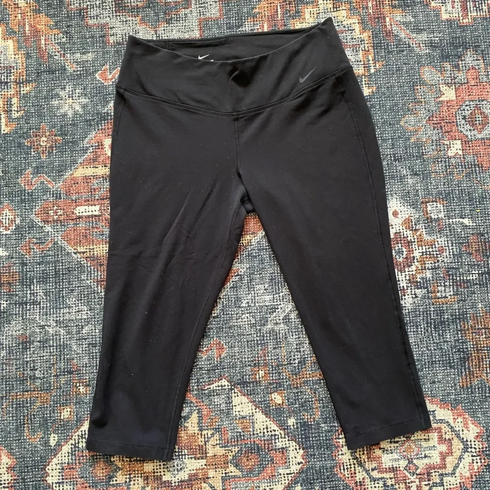 ✨Nike Capris Leggings - Picture 2 of 6